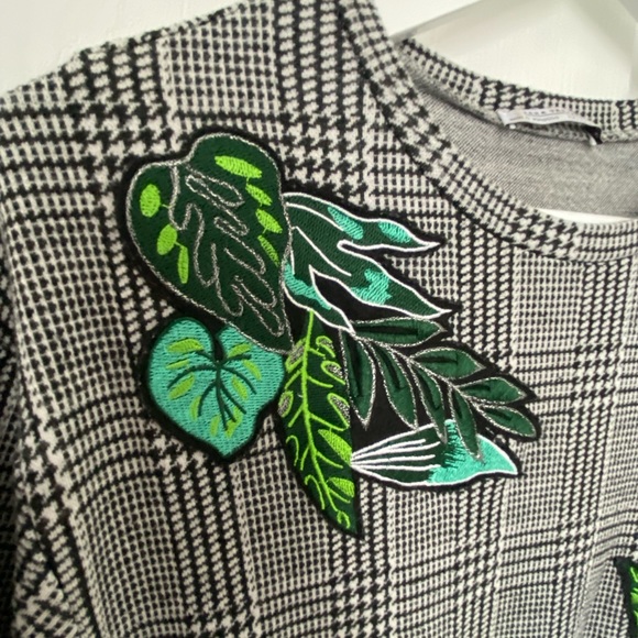 Zara Gray Houndstooth Leaf Patch Peplum Blouse
Size S - Picture 3 of 7